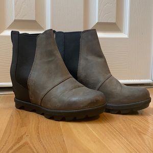 Two-Tone Wedge Sorels